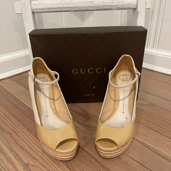 GUCCI STRIPED WEDGE, EILIN CREAM LEATHER & TAN PATENT SIZE 38, 4.75” heel - Picture 2 of 10